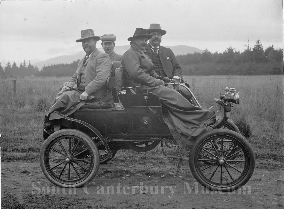 1385 Tour of Waimate County Councillors with a Oldsmobile