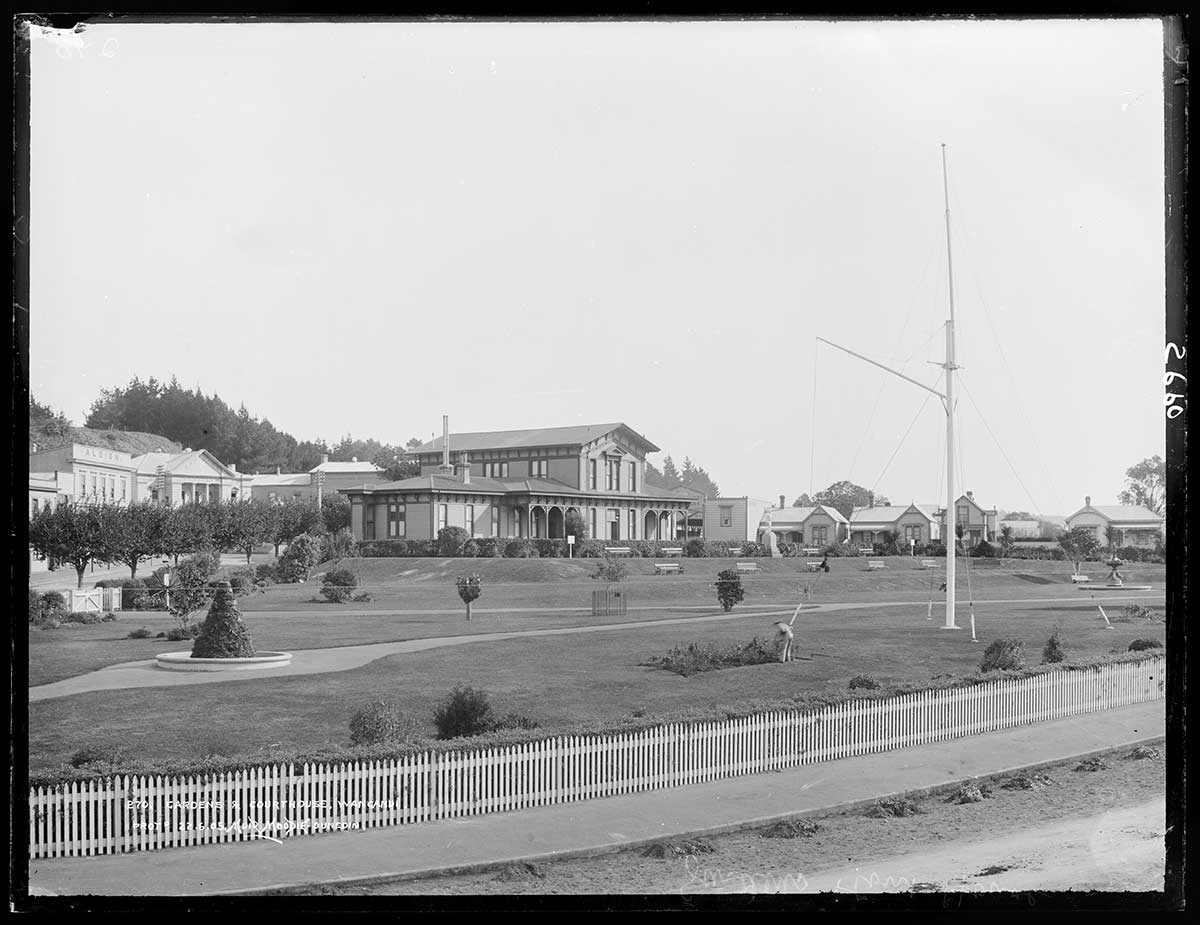 Courthouse MA I672408 TePapa Wanganui Gardens and Courthouse 1905