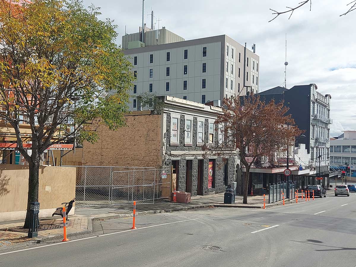 Former Criterion Hotel bluestone building R Fauth 2026 115110 115134