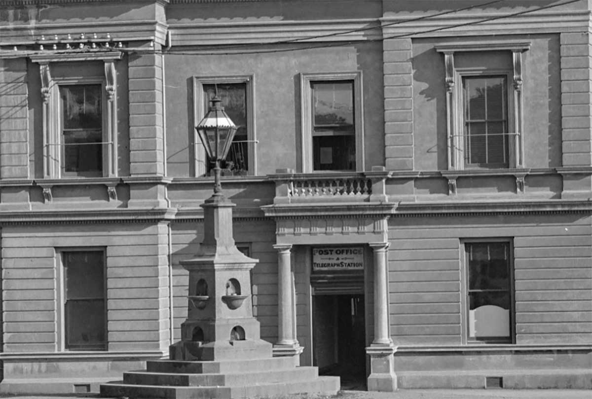 Post Office Timaru circa 1904 by Muir Moodie Te Papa 014403 crop