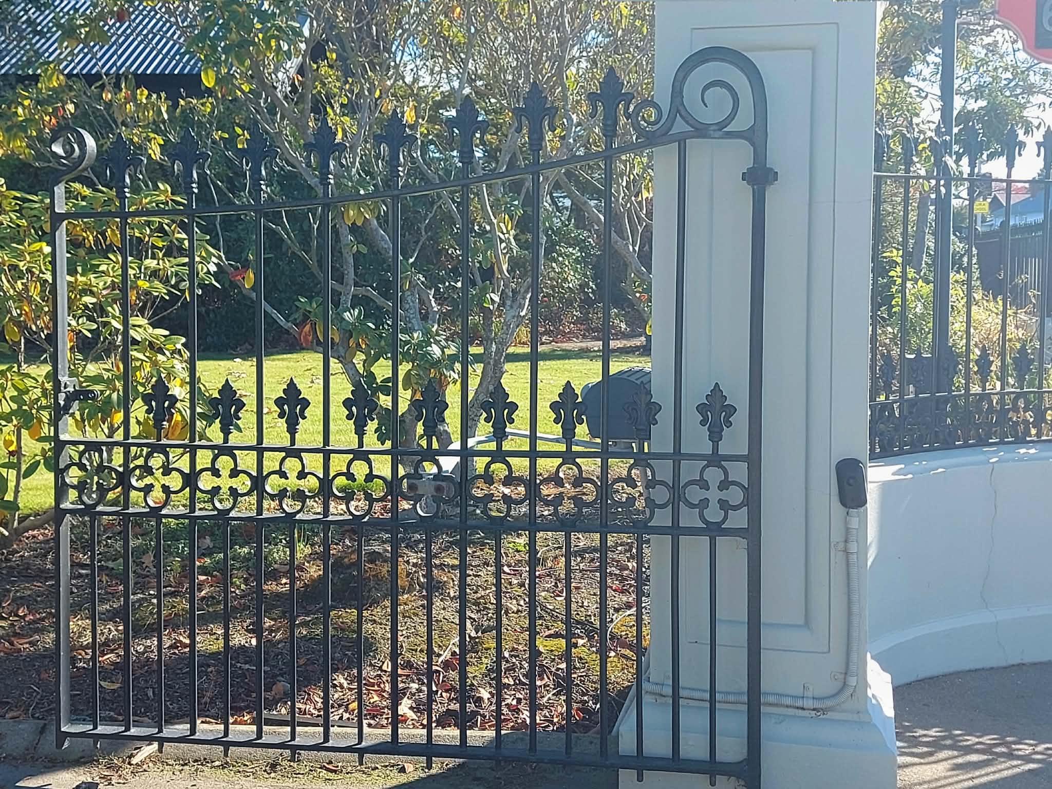 Tighnafeile House Gate