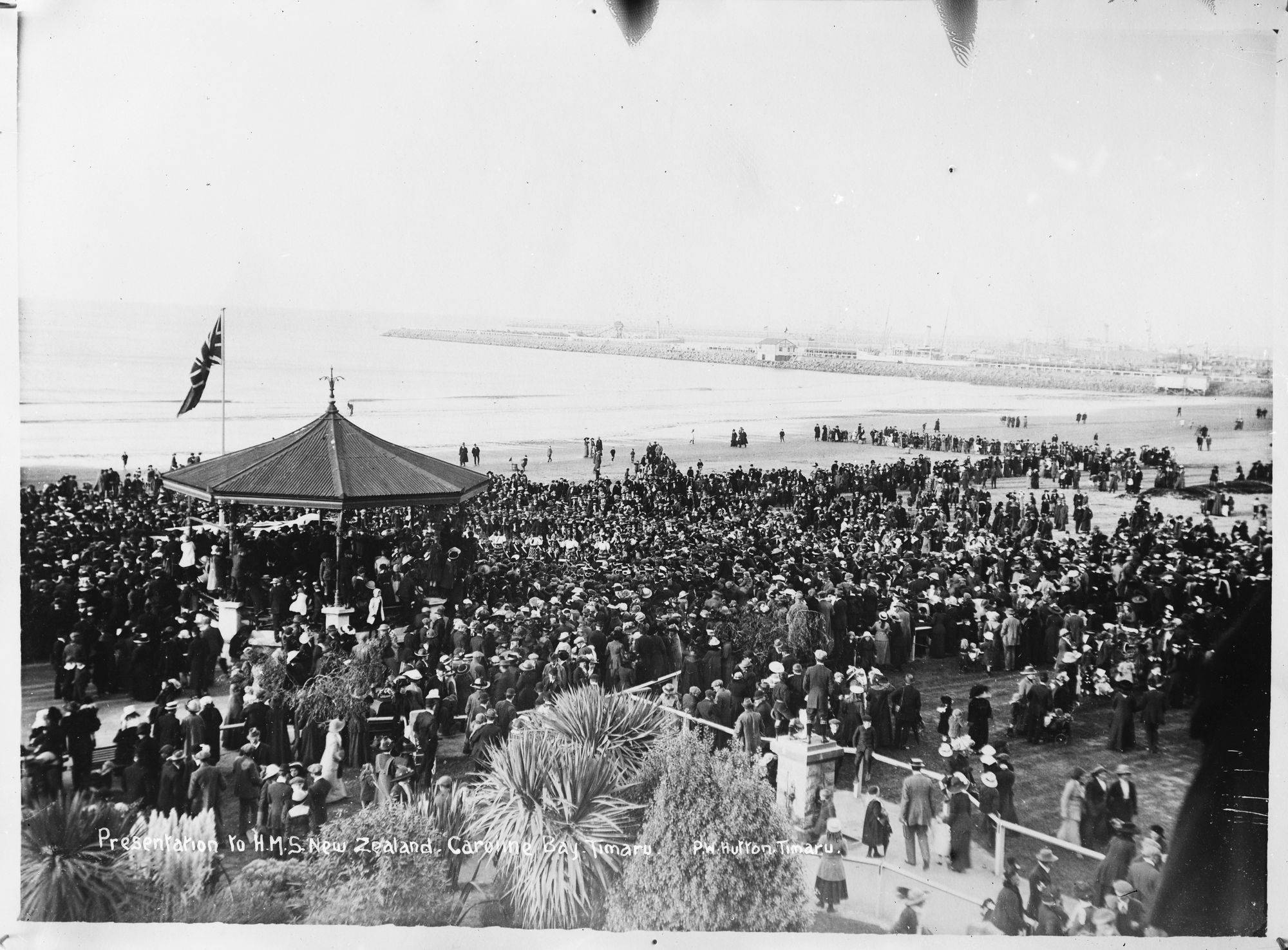 A large crowd gathered around the band rotunda at Caroline Bay during the 1910s Auckland Libraries 275290