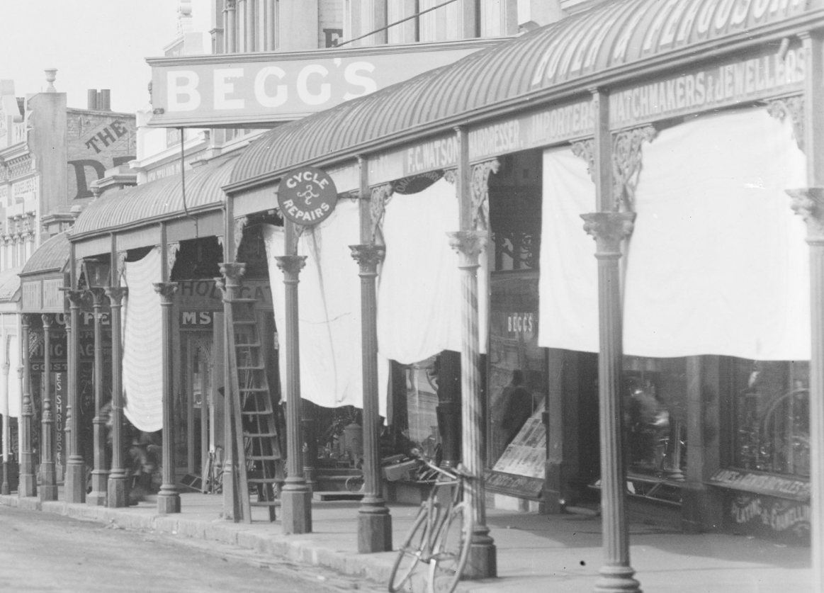 Section of photo Stafford Street Timaru by Muir and Moodie Te Papa 014724